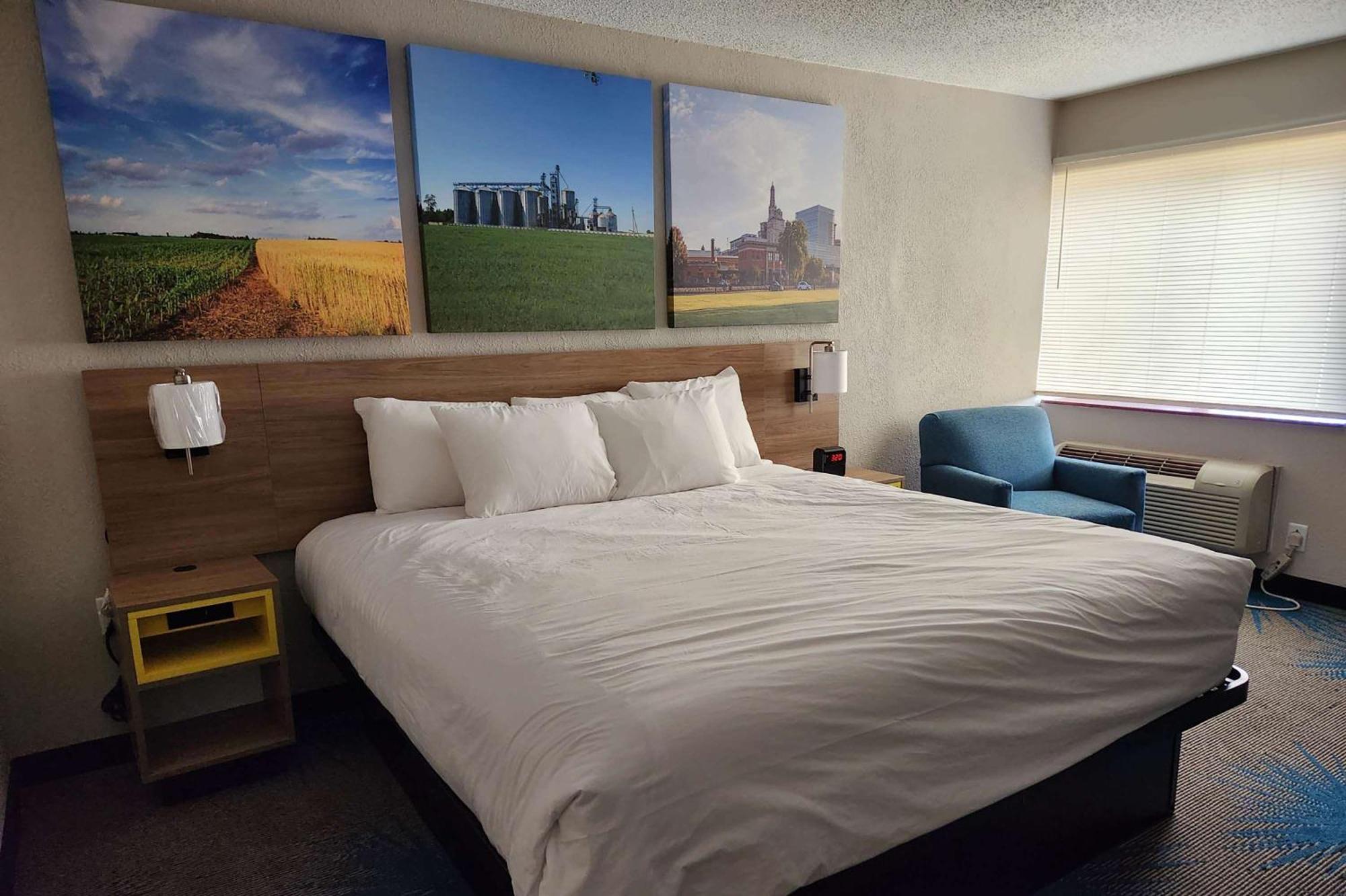 Days Inn By Wyndham Davenport Eksteriør bilde